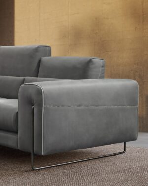 Newport canapé design haut de gamme par Gamma Arredamenti, au confort réglable avec dossier à double piston hydraulique et finitions raffinées. Disponible chez D-Style Interior.