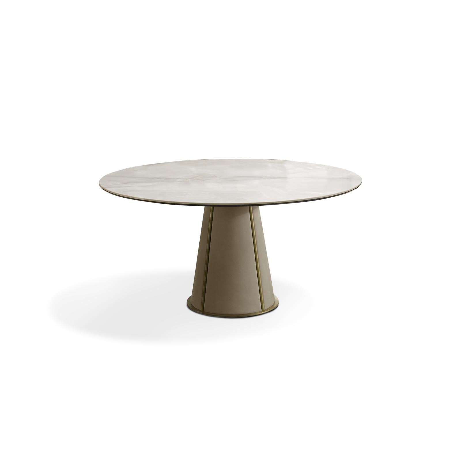 Jago lounge Table basse par Gamma Arredamenti, compacte et sculpturale avec base conique et plateau en marbre ou céramique. Disponible chez D-Style Interior.