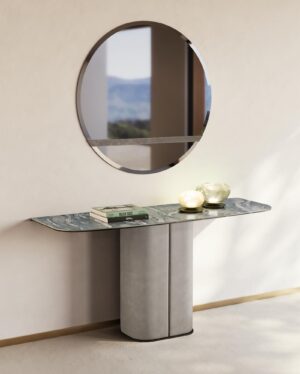 Milos console de Gamma Arredamenti associe cuir, verre, céramique ou marbre avec inserts métalliques raffinés. Élégance italienne disponible chez D-Style Interior.