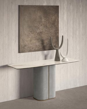 Milos console de Gamma Arredamenti associe cuir, verre, céramique ou marbre avec inserts métalliques raffinés. Élégance italienne disponible chez D-Style Interior.