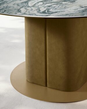 Milos table à manger de Gamma Arredamenti associe cuir, bois courbé et plateau en marbre, verre ou céramique. Élégance italienne disponible chez D-Style Interior.