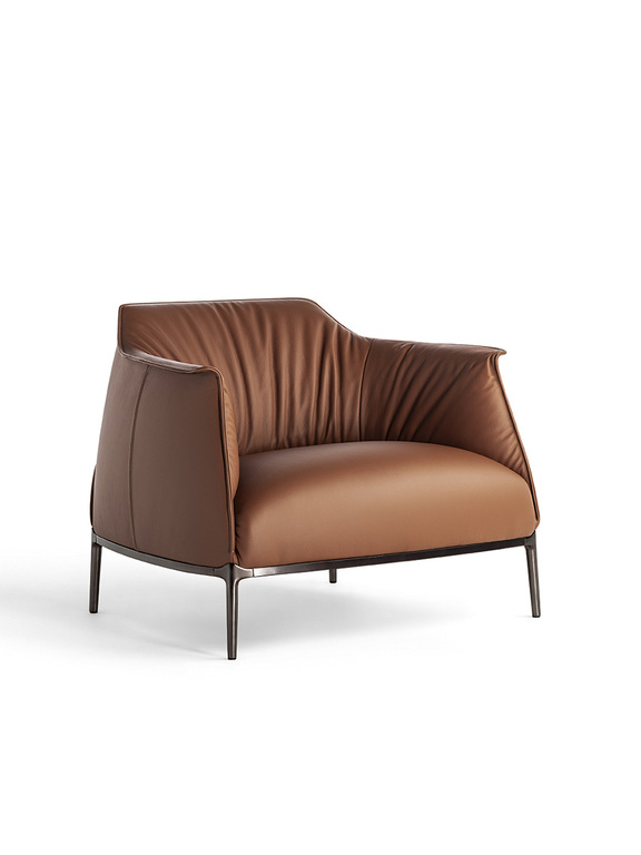 Archibald fauteuil design haut de gamme par Poltrona Frau, en cuir Pelle Frau® ou tissu, symbole d’élégance et de confort italien. Disponible chez D-Style Interior.