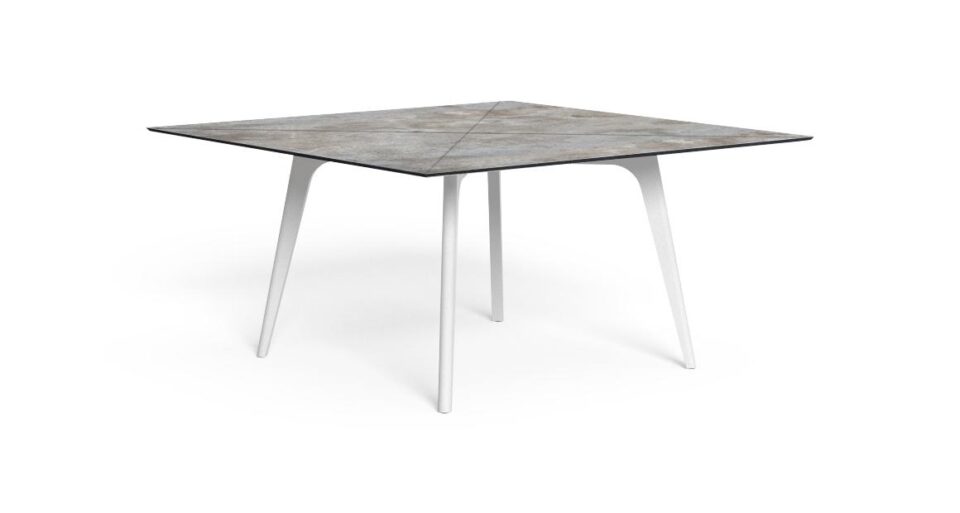 CleoSoft//Alu Table à manger 150 x 150