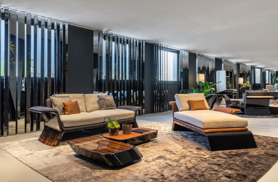 Canapé et chaise longue Galloway de Bentley Home dans l'Atelier Bentley Home de Milan