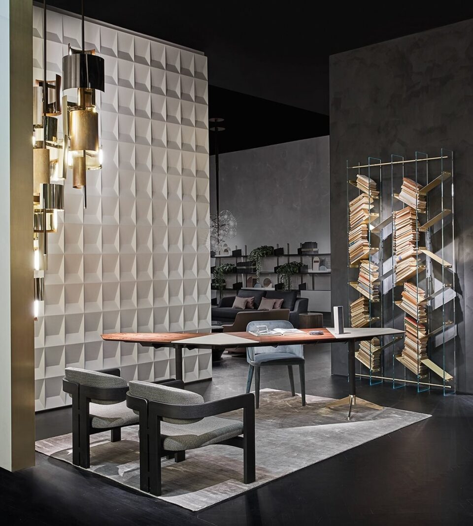 Bibliothèque Isola de Gallotti & Radice en verre, dans un bureau