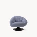 Fauteuil pivotant Bloomington Baggy de Visionnaire vu de face, coque en résine laquée noir brillant et garnissage en cuir, design Mauro Lipparini, chez D-Style Interior