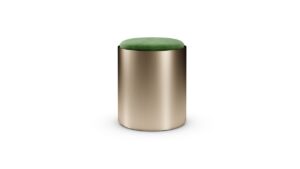 Pouf Tau 40 Steel de Reflex Angelo sur fond blanc, base cylindrique en métal doré et coussin vert, chez D-Style Interior