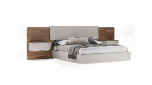 Lit Wave Letto XL de Reflex Angelo sur fond blanc, tête de lit en bois avec coussin central rembourré et chevets suspendus, chez D-Style Interior